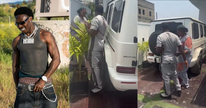 Asake hugging his mother after gifting her a white Mercedes-Benz G-Wagon for Ramadan.