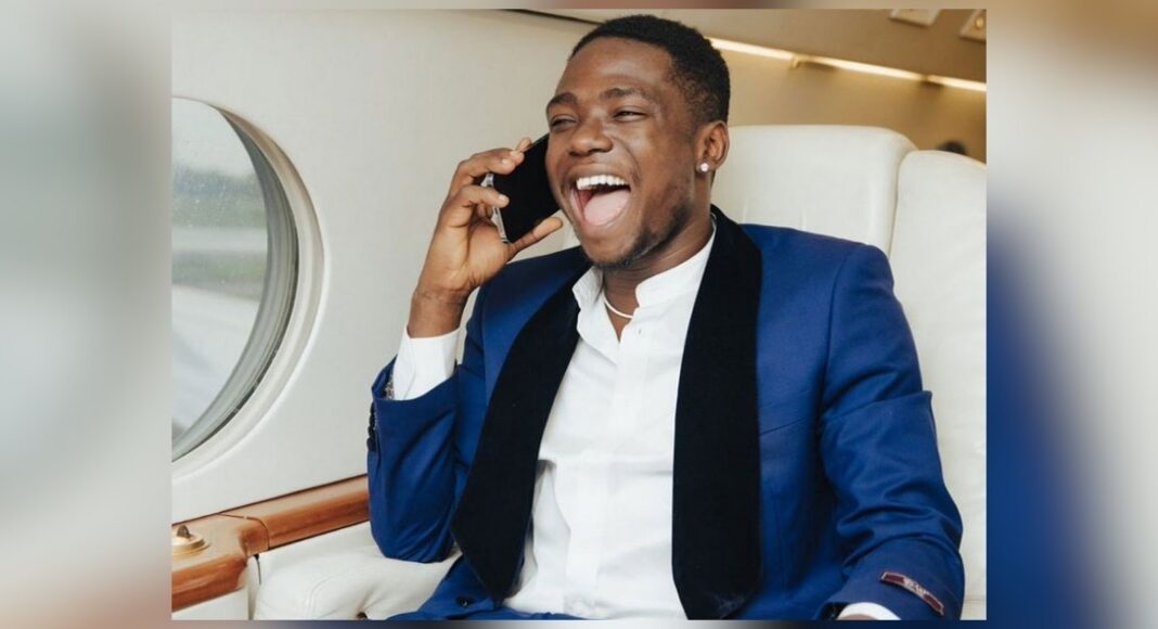 Shank Comics speaking during a livestream about comedians and musicians wealth