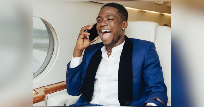 Shank Comics speaking during a livestream about comedians and musicians wealth